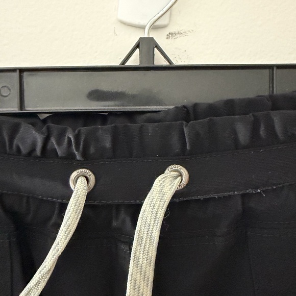 Vuori Miles Jogger in Black Size Medium Technical Pant Gorpcore Athleisure READ - Picture 7 of 16